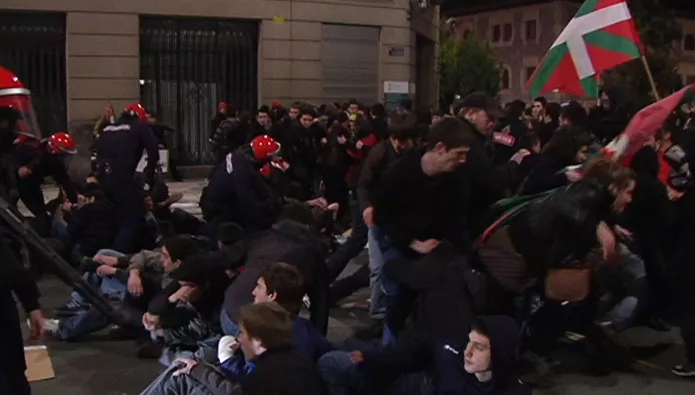 <img style="float:left;margin:5px;" src="http://10.126.2.21/media/images/2012/03/03/621318/621318_istiluak_thumbnail.jpg"/><br/><strong>Istiluak Gasteizen Martxoak 3</strong>