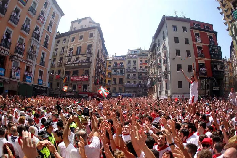A las 12:00 horas, la plaza del Ayuntamiento estará repleta de gente