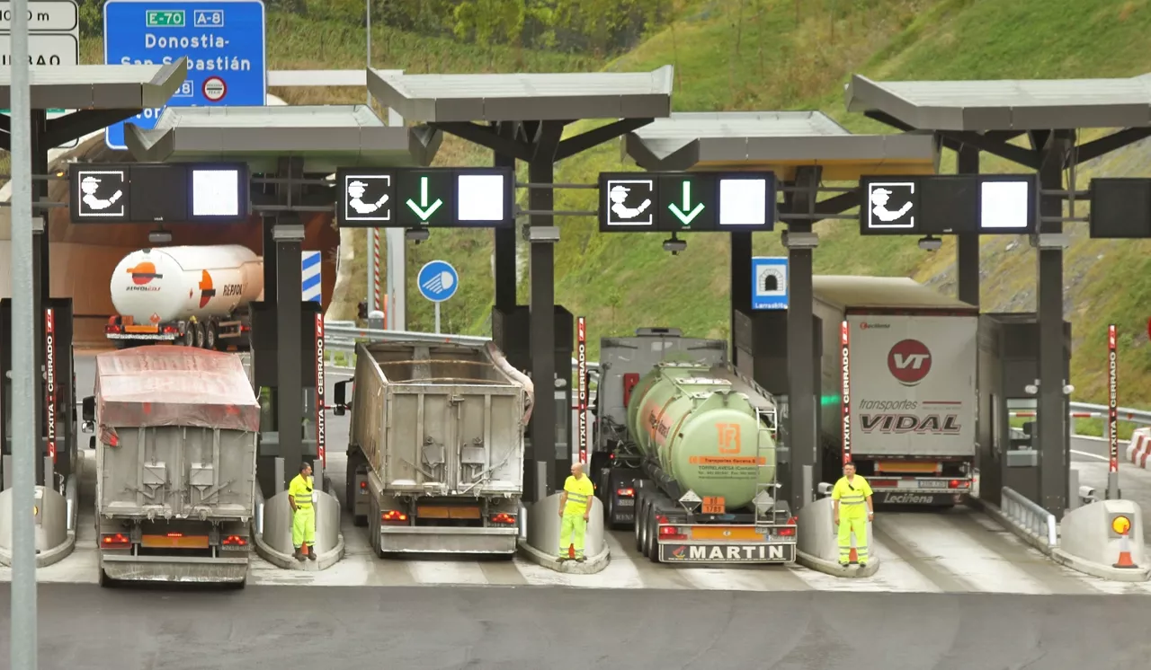 Uno de los peajes de la Supersur. Foto: EITB.