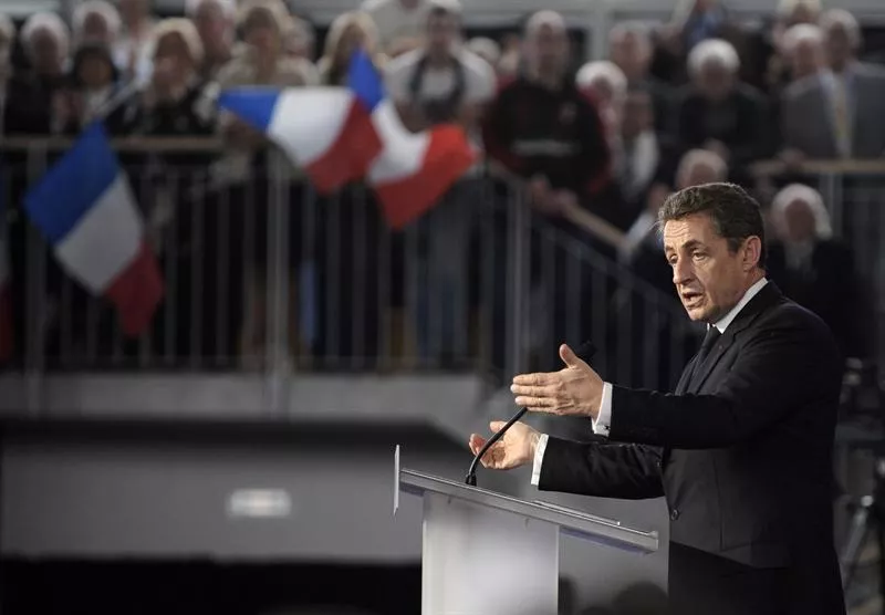 <img style="float:left;margin:5px;" src="http://10.126.2.21/media/images/2012/04/26/647815/647815_sarko_thumbnail.jpg"/><br/><strong>nicolas sarkozy EFE</strong>