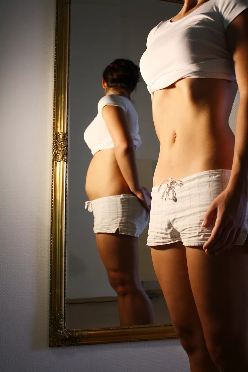 <img style="float:left;margin:5px;" src="http://10.126.2.21/media/images/2012/05/10/654075/654075_anorexia_thumbnail.jpg"/><br/><strong>anorexia, ilargipean</strong>