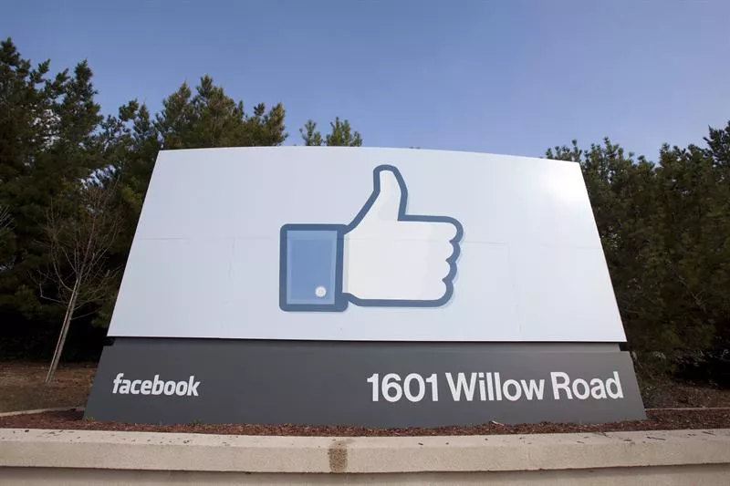 Entrada de la sede central de Facebook en Menlo Park, California (EEUU). EFE