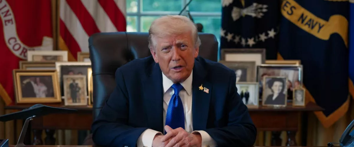 AME4852. WASHINGTON (ESTADOS UNIDOS), 03/10/2025.- Captura de un video de la cuenta oficial en YouTube @WhiteHouse de la Casa Blanca que muestra al Presidente de Estados Unidos, Donald Trump, hablando este viernes en Washington (Estados Unidos). Trump celebró un posible acuerdo de alto al fuego entre Israel y Hamás, luego de que el grupo islamista palestino accediera a liberar a todos los rehenes israelíes bajo los términos expresados por el mandatario estadounidense, y agradeció el apoyo internacional. EFE/ @WhiteHouse/ SOLO USO EDITORIAL/ NO VENTAS/ SOLO DISPONIBLE PARA ILUSTRAR LA NOTICIA QUE ACOMPAÑA (CRÉDITO OBLIGATORIO)
