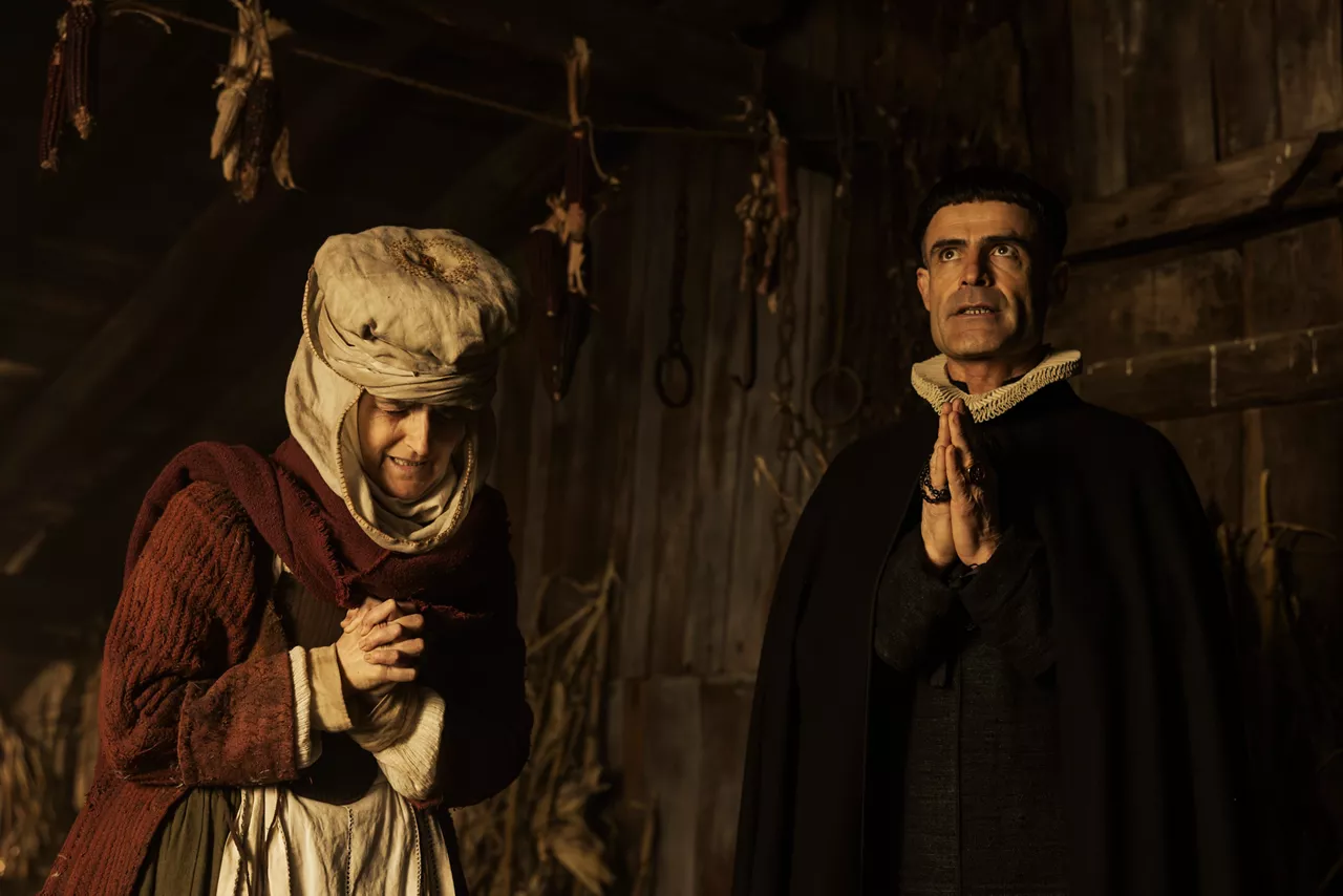 Manex Fuchs "Gaua" filmeko apaizaren paperean