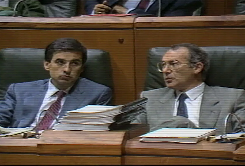 Ramon Jauregui eta Jose Antonio Ardanza, lehendakariorde eta lehendakari zirenean. ETB
