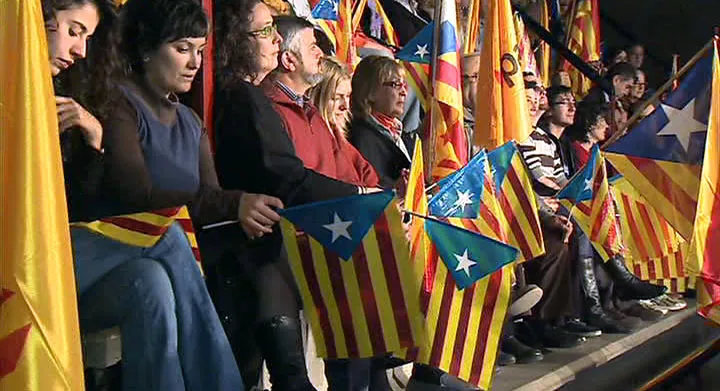 <img style="float:left;margin:5px;" src="http://10.126.2.21/media/images/2012/11/09/735196/735196_CAT_thumbnail.jpg"/><br/><strong>Catalunya_elecciones_EITB</strong>