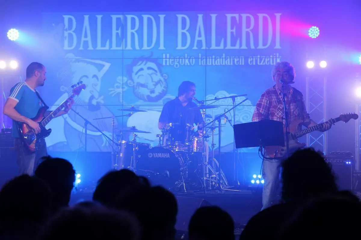 Durangoko Azokan ere izan ziren Balerdi Balerdi taldekoak