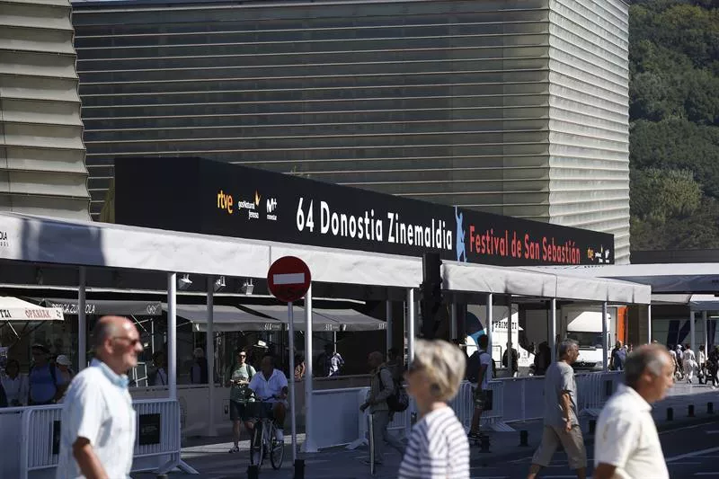 Dena prest Donostian Zinemaldiari hasiera emateko. Argazkia: EFE