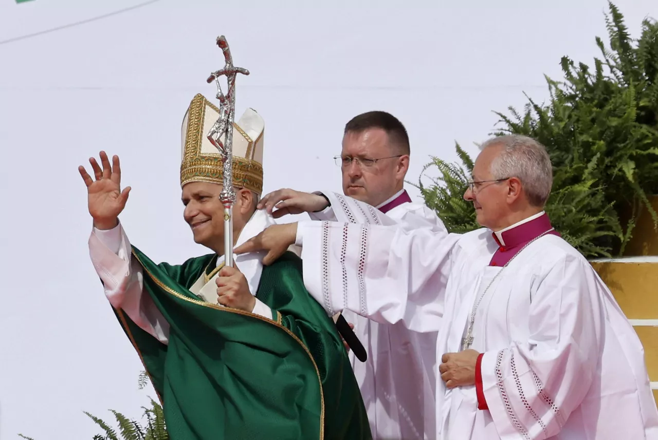 El papa León XVI expresó este domingo su solidaridad con los jóvenes que padecen la guerra en todo el mundo, en especial con los de Gaza y Ucrania, al término del Jubileo de los Jóvenes que congregó en Roma a más de un millón de personas.