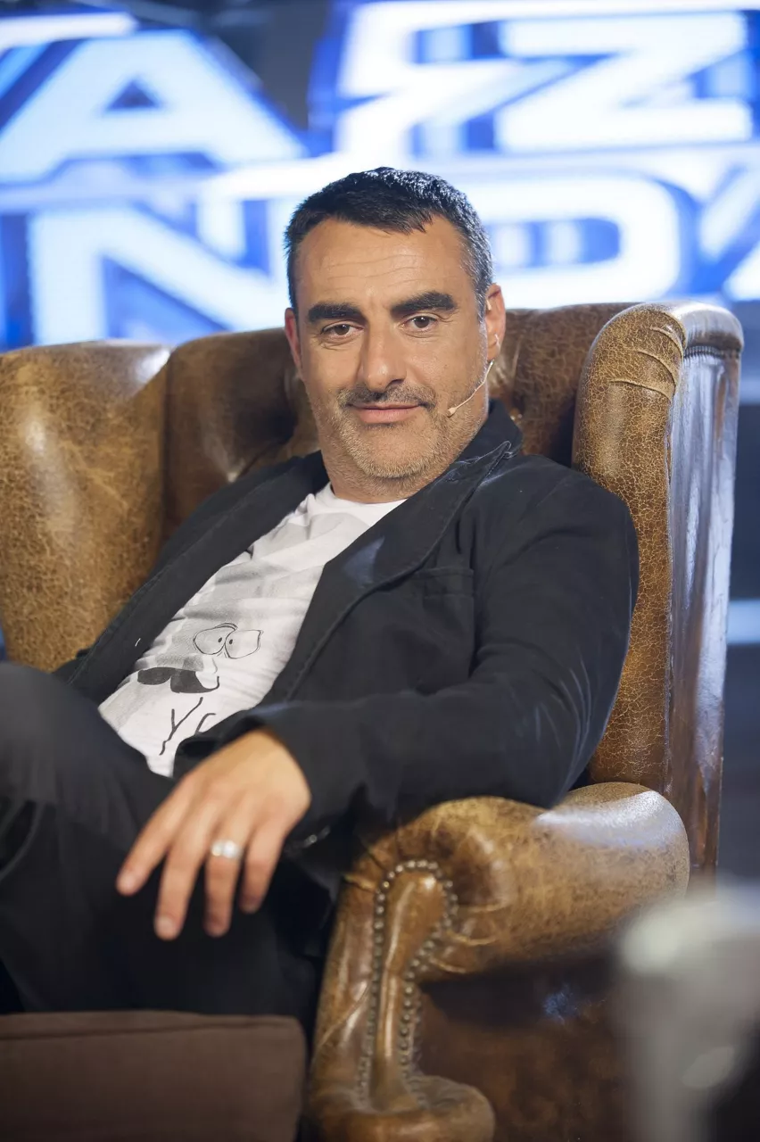 A ze banda, Alex Sardui