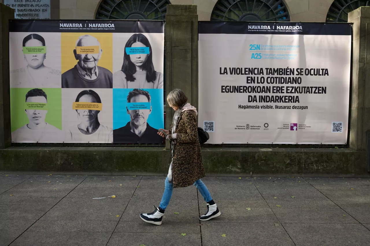 PAMPLONA, 10/11/2025.- El vicepresidente primero y consejero de Presidencia e Igualdad, Félix Taberna, y la directora gerente del Instituto Navarra para la Igualdad / Nafarroako Berdintasuneko Institutua (INAI / NABI), Patricia Abad, han presentado este lunes en Pamplona la campaña del Gobierno de Navarra con motivo del 25-N, Día Internacional de la Eliminación de la Violencia contra la Mujer. EFE/ Iñaki Porto

