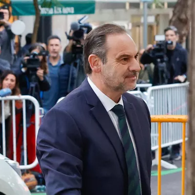 MADRID, 15/10/2025.- El exministro Jose Luis Ábalos, a su llegada este miércoles al Tribunal Supremo, donde está citado para declarar ante el magistrado Leopoldo Puente, que revisará su situación de libertad tras escuchar sus explicaciones ante un informe que detectó "desembolsos" de 95.437 euros de ingresos sin declarar, así como descuadres en algunos pagos en efectivo que le hizo el PSOE. EFE/Zipi Aragón
