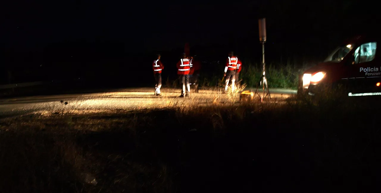 Agentes de la Policía Foral en el lugar del accidente. Foto: Gobierno de Navarra.