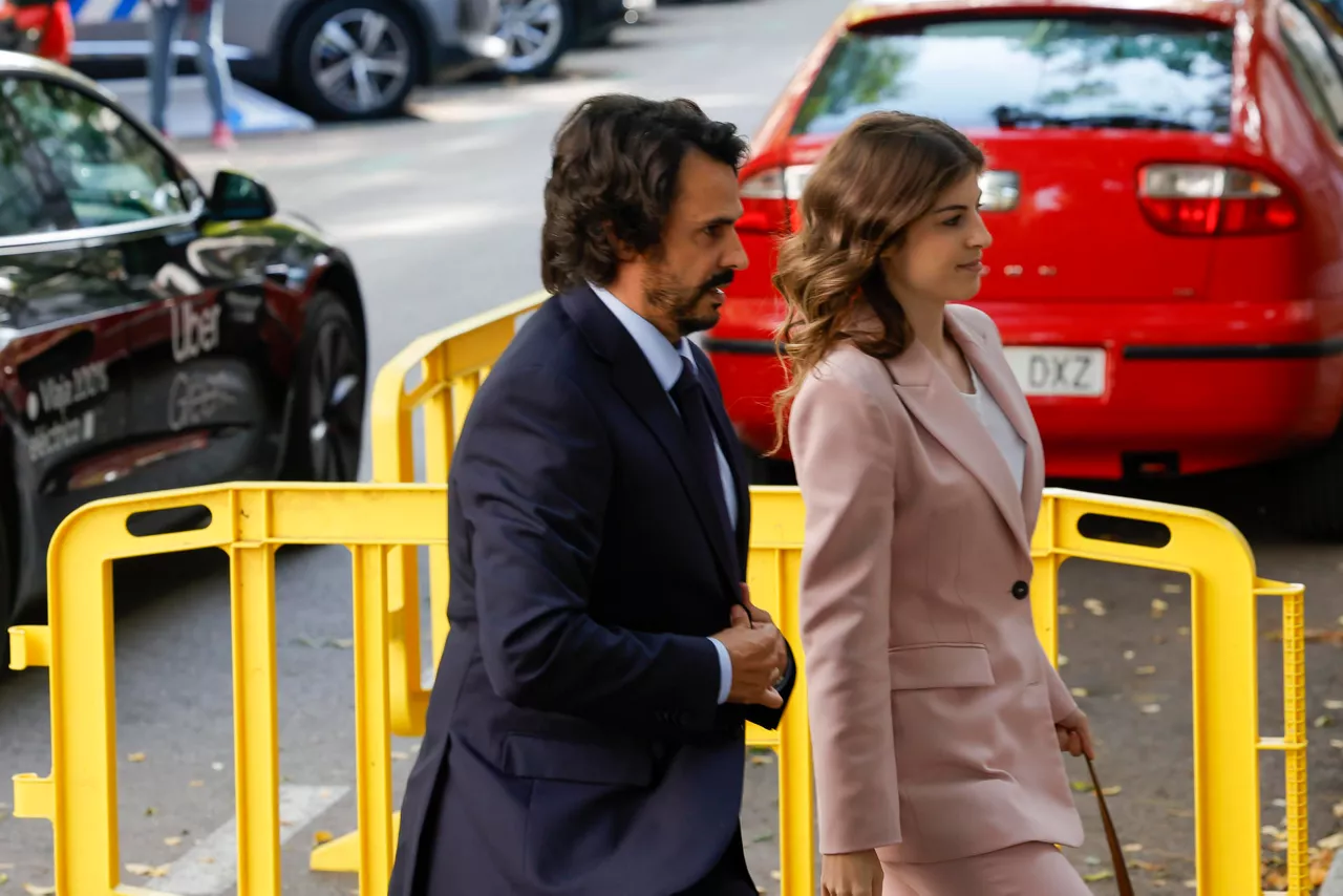 MADRID, 04/11/2025.- Alberto González Amador, novio de la presidenta de la Comunidad de Madrid, Isabel Díaz Ayuso, a su llegada este lunes al Tribunal Supremo, donde prosigue el juicio al fiscal general del Estado, Álvaro García Ortiz. EFE/ Zipi
