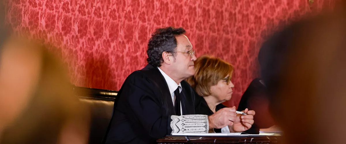 MADRID, 03/11/2025.- El fiscal general del Estado, Álvaro García Ortiz (c),  este lunes en el inicio del juicio por la presunta filtración de información sobre la investigación por fraude a Hacienda de la pareja de Isabel Díaz Ayuso en el Tribunal Supremo. EFE/J.J. Guillén POOL
