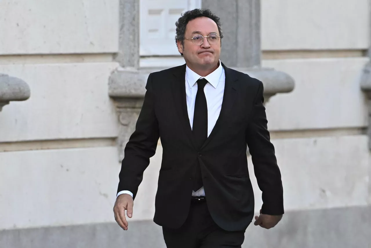 MADRID, 03/11/2025.- El fiscal general del Estado, Álvaro García Ortiz, llega al Tribunal Supremo este lunes en el inicio del juicio por la presunta filtración de información sobre la investigación por fraude a Hacienda de la pareja de Isabel Díaz Ayuso. EFE/Fernando Villar
