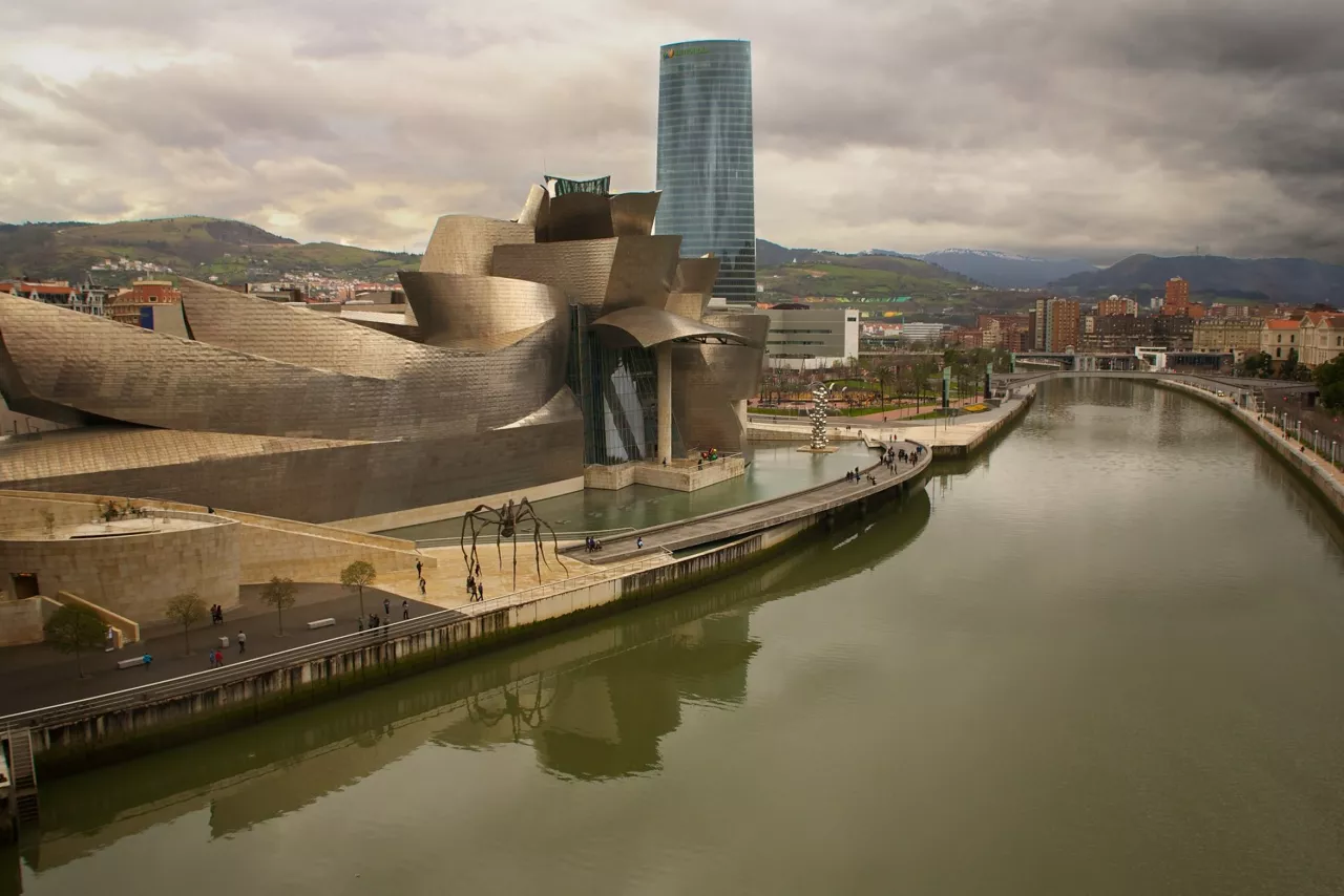 El Museo Guggenheim Bilbao recibe 317.775 visitantes este verano.