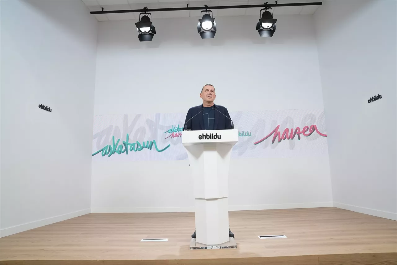El secretario general de EH Bildu, Arnaldo Otegi, durante una rueda de prensa, en la sede del partido, a 29 de agosto de 2025, en San Sebastián, Guipúzcoa, País Vasco (España). EH Bildu reúne en San Sebastián a la Mesa Política de Hegoalde, coincidiendo con el inicio del curso político, en la que se analizan y trabajan los objetivos del curso, entre ellos, y de manera especial, la convocatoria de la Conferencia Política que tendrá lugar el 20 de septiembre en Tabakalera.



Unanue / Europa Press

29/8/2025