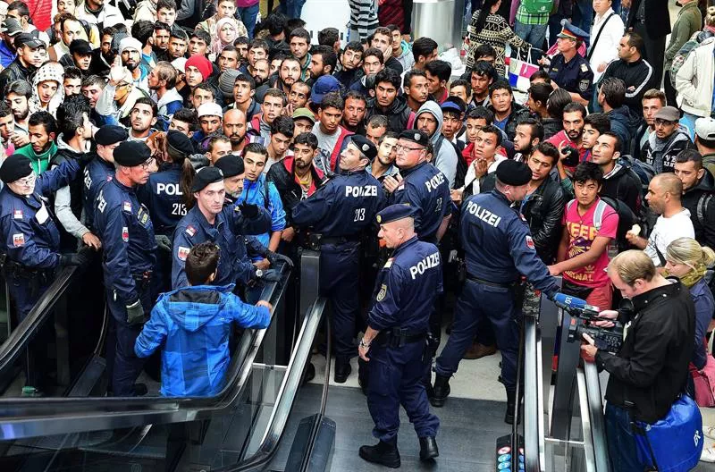 Refugiados, errefuxiatuak, Austria, Salzburgo, estación de tren, tren geltokia, EFE