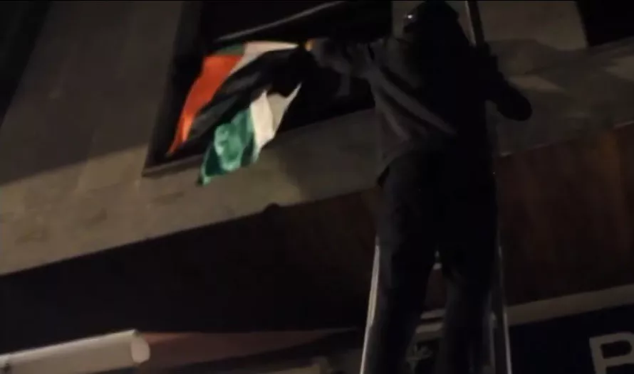 GKS retira la bandera palestina del balcón del batzoki de Azpeitia por considerar al PNV "cómplice del genocidio"