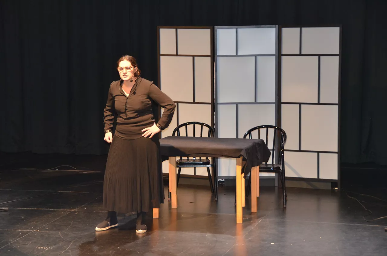 'Ikusleak tarte batean, behintzat, gaiaren inguruan gogoeta egitea' du helburu lanak