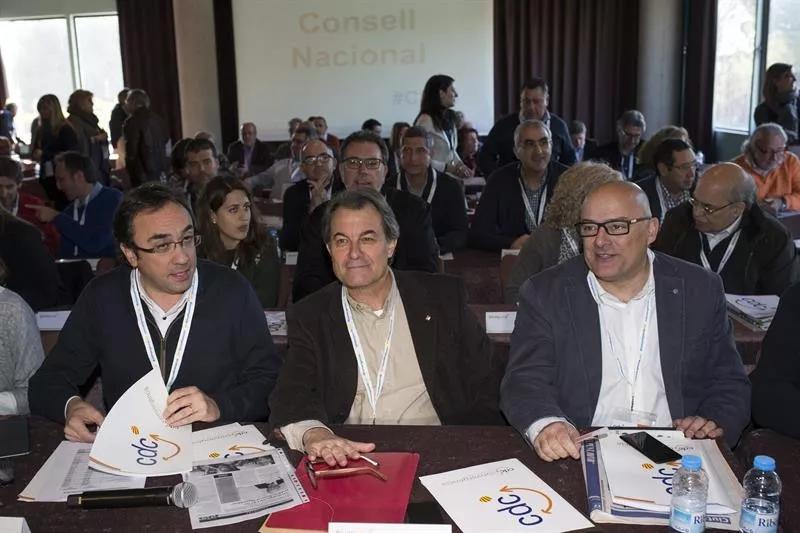 Josep Rull, Artur Mas eta Lluis Corominas CDC alderdiaren kontseilu nazionalean. Argazkia: EFE