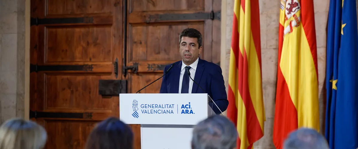 GRAFCVA146. VALENCIA, 03/11/2025.- El president de la Generalitat, Carlos Mazón, durante su comparecencia en la que ha anunciado que dimitirá al frente del Gobierno valenciano, pero seguirá como diputado en Les Corts Valencianes y no convocará elecciones autonómicas anticipadas. EFE/Biel Alino
