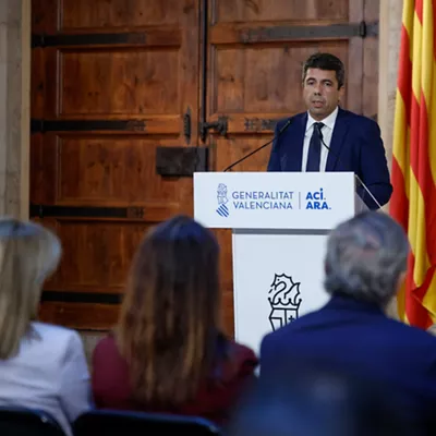 GRAFCVA146. VALENCIA, 03/11/2025.- El president de la Generalitat, Carlos Mazón, durante su comparecencia en la que ha anunciado que dimitirá al frente del Gobierno valenciano, pero seguirá como diputado en Les Corts Valencianes y no convocará elecciones autonómicas anticipadas. EFE/Biel Alino
