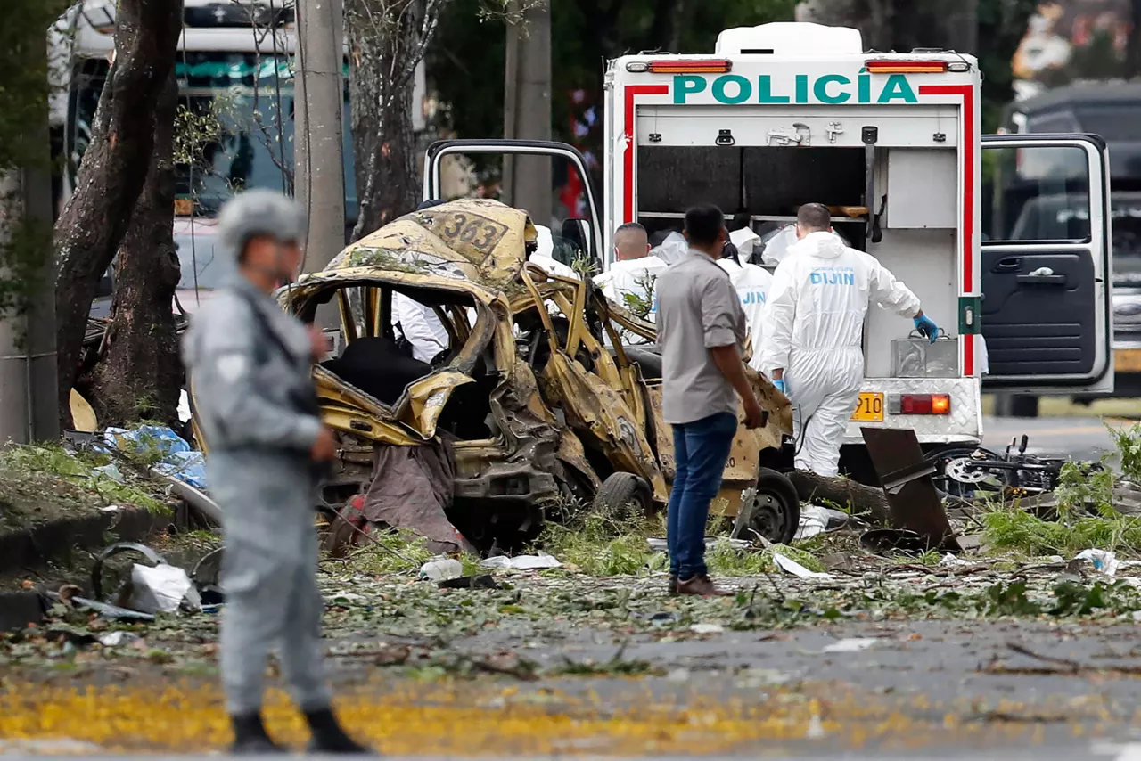 Explosión en inmediaciones de la Escuela Militar de Aviación Marco Fidel Suárez, el 21 de agosto, en Cali (Colombia).