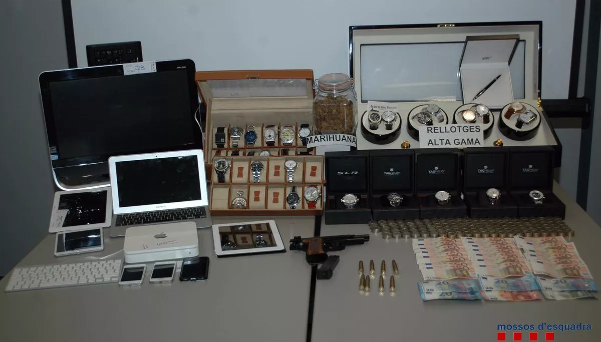 Material confiscado al padre de Nadia en el control policial. Foto: Mossos d'Esquadra
