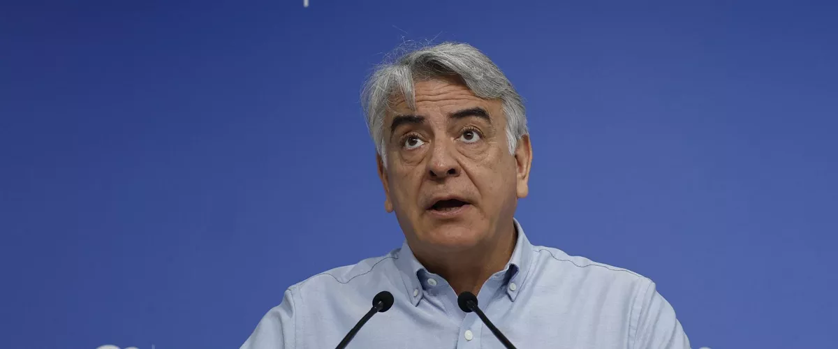 BILBAO, 24/07/2025.- El presidente del PP en el País Vasco, Javier de Andrés, ha ofrecido este jueves en Bilbao una conferencia de prensa para analizar la actualidad política vasca. EFE/ Miguel Toña
