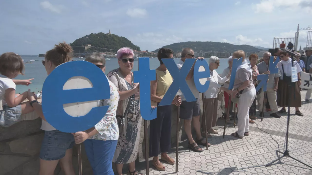 Movilización de Sare y Etxerat en Donostia presos vascos