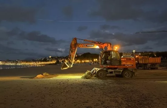 (Foto de ARCHIVO)

Retirada de piedras en la playa de Ondarreta



AYUNTAMIENTO DONOSTIA

19/7/2024