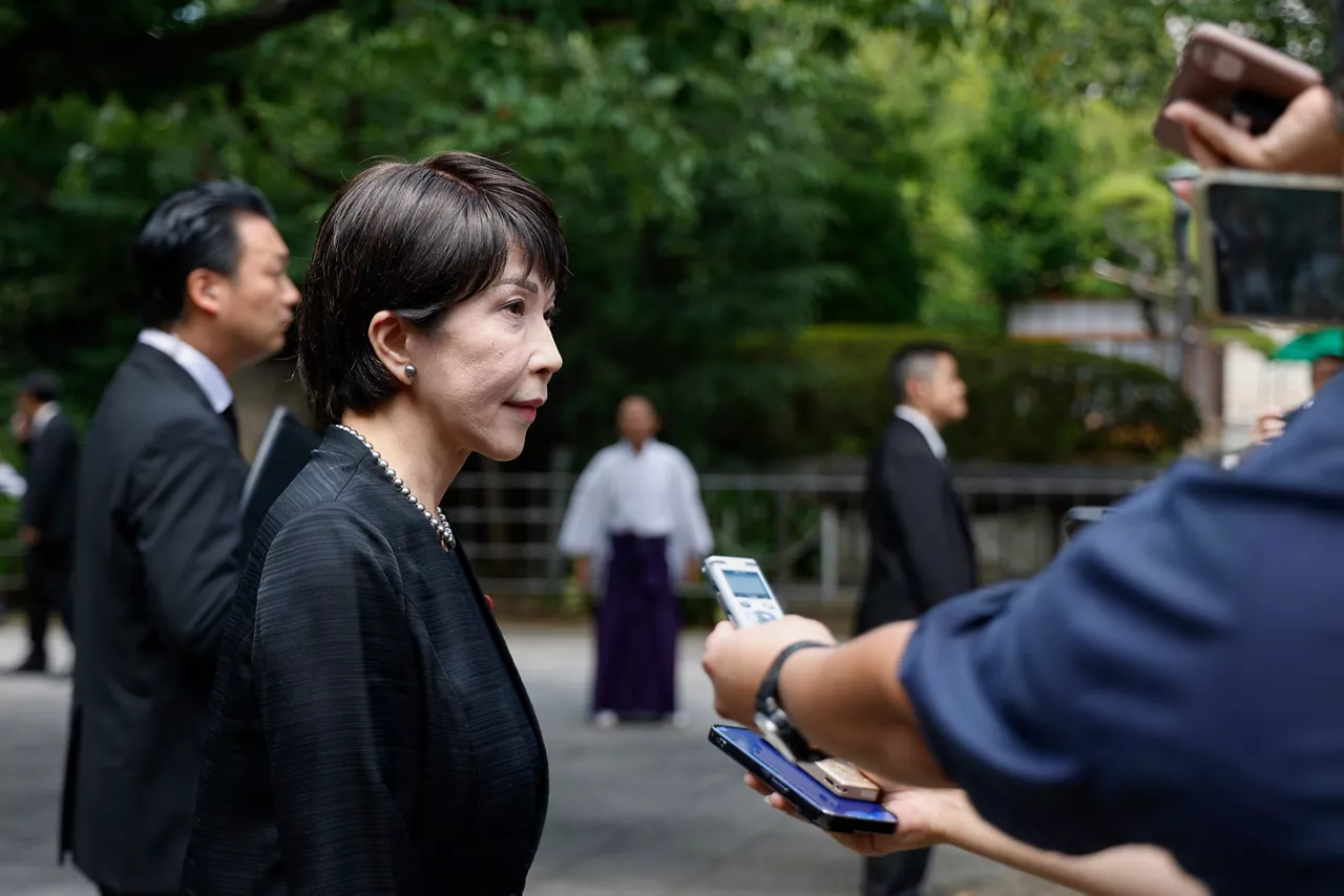 (Foto de ARCHIVO)

15 August 2024, Japan, Tokyo: Japan's economic security minister Sanae Takaichi visits the Yasukuni Shrine to pay her respects to the war dead on the 79th anniversary of Japan's surrender in World War II. Prime Minister Fumio Kishida was not among the lawmakers to visit the Shrine and instead sent a ritual offering to avoid angering neighboring countries who also associate Yasukuni with war criminals and Japan's imperial past. Photo: Rodrigo Reyes Marin/ZUMA Press Wire/dpa



Rodrigo Reyes Marin/ZUMA Press W / DPA

15/8/2024 ONLY FOR USE IN SPAIN