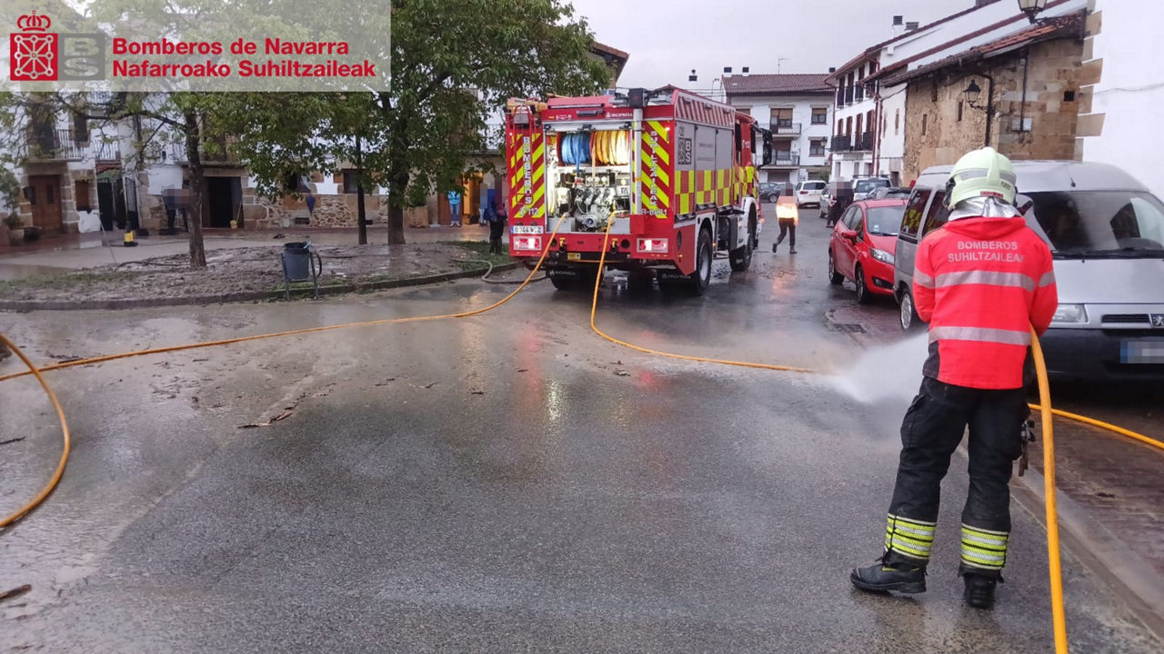 (Foto de ARCHIVO)

Los bomberos intervienen el domingo para realizar varios achiques de agua debido a las tormentas en Iturmendi.



REMITIDA / HANDOUT por BOMBEROS DE NAVARRA

Fotografía remitida a medios de comunicación exclusivamente para ilustrar la noticia a la que hace referencia la imagen, y citando la procedencia de la imagen en la firma

05/5/2025
