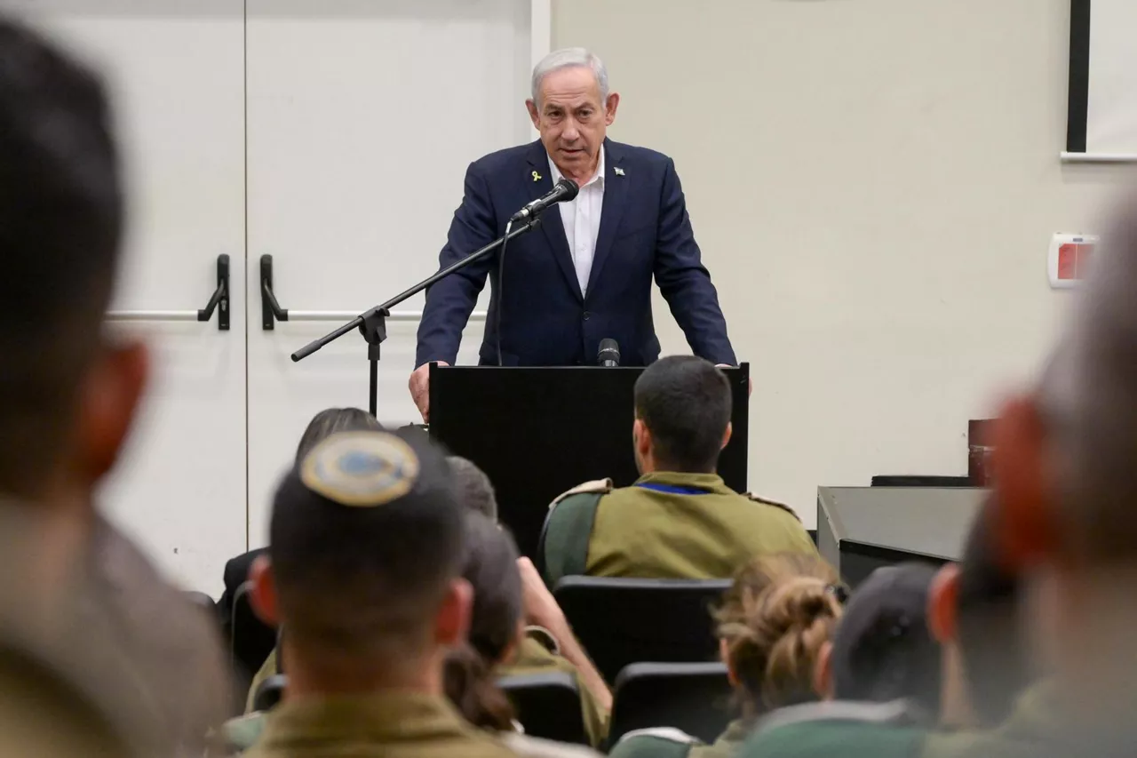 HANDOUT - 28 July 2025, Israel, Tel Aviv: Israeli Prime Mini4ster Benjamin Netanyahu delivers a speech during a visit to the IDF Intelligence Directorate. Photo: Maayan Toaf/GPO/dpa - ATTENTION: editorial use only and only if the credit mentioned above is referenced in full