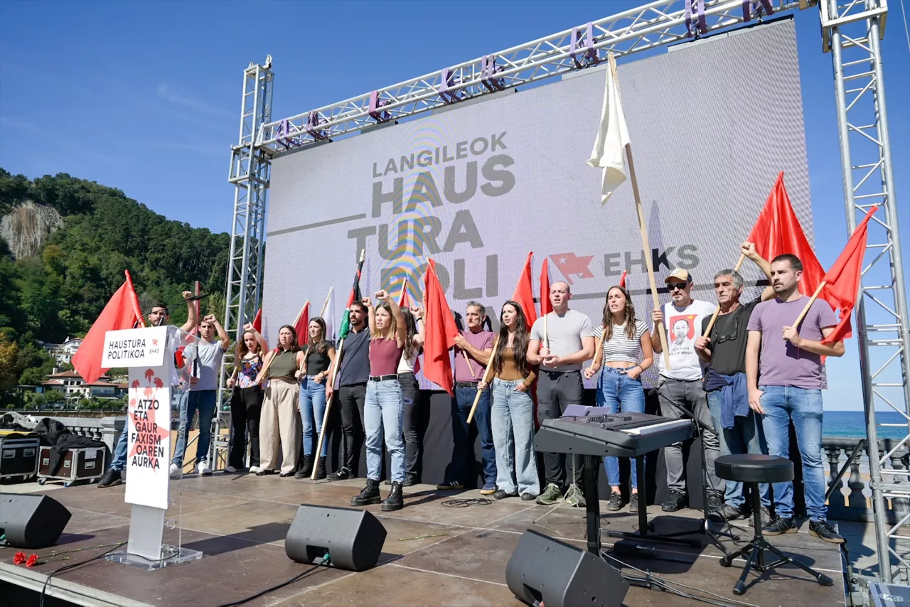 ehks_reivindica_zarautz_lucha_contra_fascismo_txiki_otaegi_50_aniversario