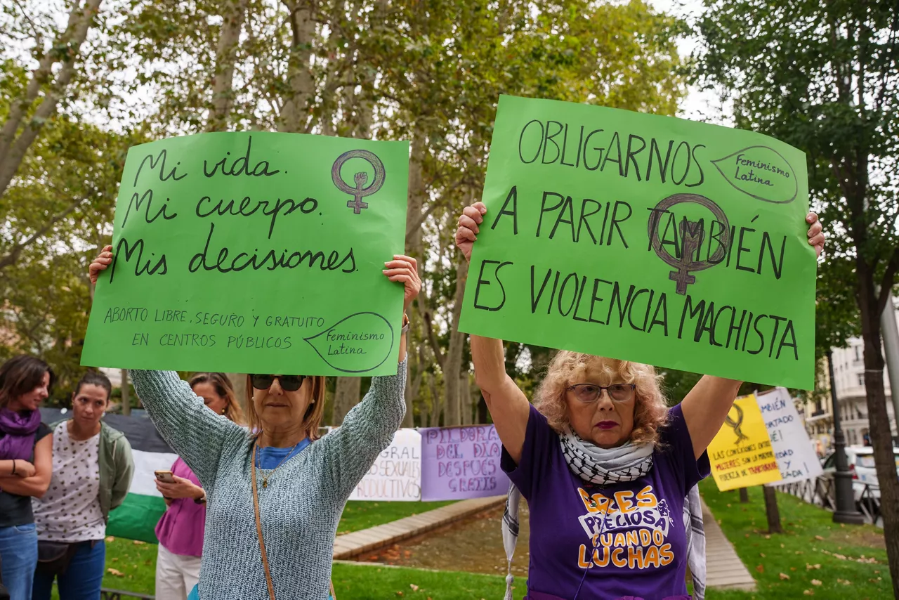 (Foto de ARCHIVO)

Varias personas durante una concentración para exigir el derecho al aborto libre en la sanidad pública para todas, frente al Ministerio de Sanidad, a 28 de septiembre de 2025, en Madrid (España). La concentración, convocada por el Movimiento Feminista de Madrid se ha llevado a cabo bajo el lema ‘¡Ven! Con nuestro derecho a decidir no se juega’.



Matias Chiofalo / Europa Press

28 SEPTIEMBRE 2025;CONCENTRACIÓN;MADRID;DERECHO AL ABORTO;ABORTO LIBRE;ABORTO;SANIDAD PÚBLICA;FEMINISMO

28/9/2025