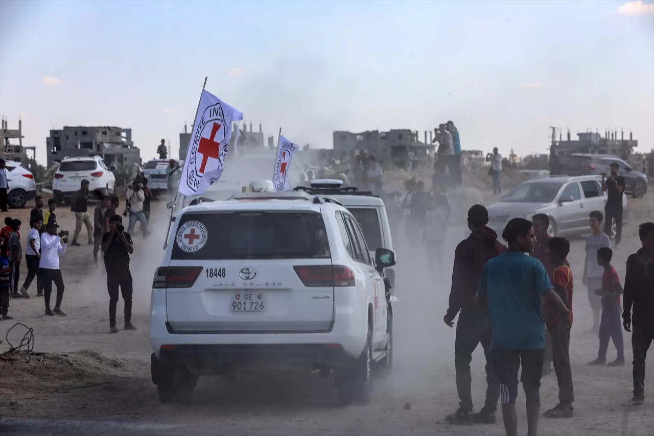 (Foto de ARCHIVO)

GAZA, Oct. 13, 2025  -- International Committee of the Red Cross vehicles are on their way to receive the Israeli hostages from Hamas in Gaza, south of Deir al-Balah in the central Gaza Strip, Oct. 13, 2025. The Israeli military announced on Monday that all remaining living hostages held by Hamas in Gaza are now in Israel, as the country began releasing Palestinian prisoners.



Europa Press/Contacto/Rizek Abdeljawad

13/10/2025