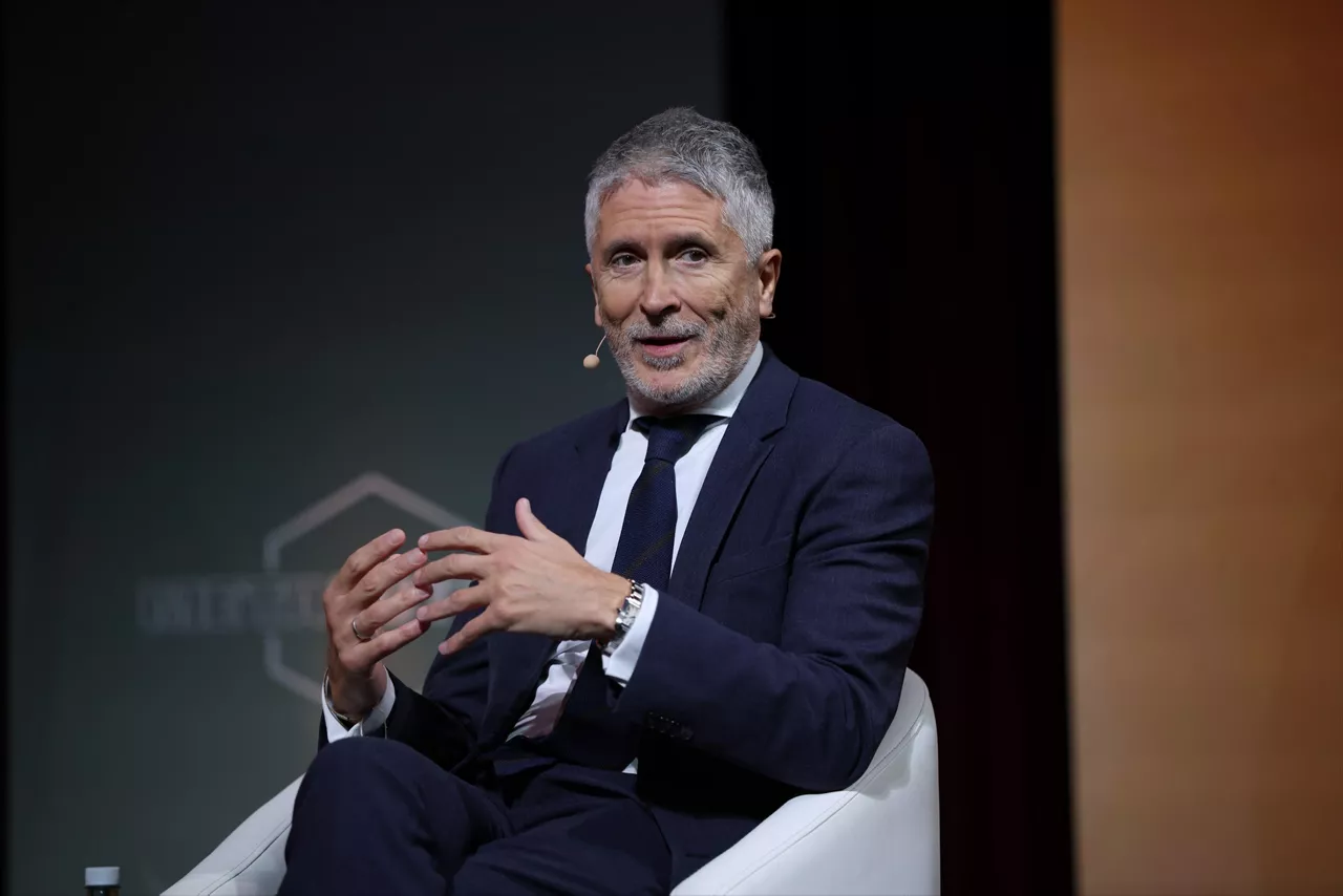 El ministro del Interior, Fernando Grande-Marlaska, durante el foro Metafuturo 2025, en el Ateneo de Madrid, a 19 de noviembre de 2025, en Madrid (España). El foro, organizado por Atresmedia, reúne a todo tipo de personalidades del ámbito social y político para debatir sobre temas como la Inteligencia Artificial, la digitalización, la libertad de expresión, la geopolítica, la transición energética, las migraciones, el papel de la mujer en la sociedad y el impacto de las pantallas, entre otros. Por primera vez el foro, que arrancaba el lunes 17 de noviembre en Madrid, se clausurará el 21 de noviembre en Barcelona.



Alejandro Martínez Vélez / Europa Press

19/11/2025