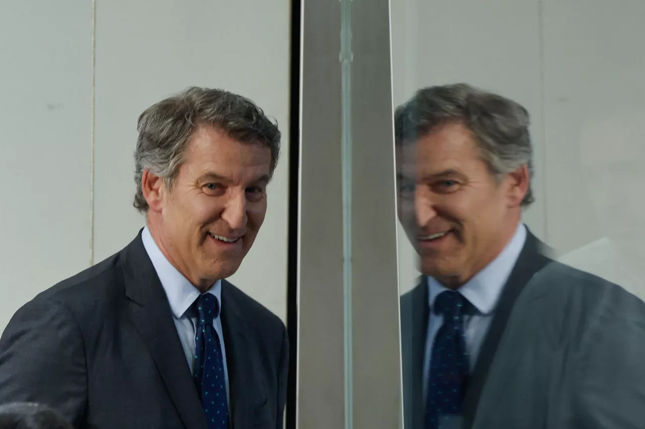 MADRID, 12/06/2025.-El presidente del Partido Popular Alberto Núñez Feijóo, este jueves durante la rueda de prensa en la sede de su partido en Madrid. Feijóo dice que la explicaciones de Sánchez son "insuficientes" y "decepcionantes".-EFE/ Sergio Pérez
