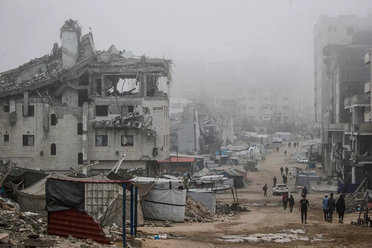 GAZA CITY (---), 06/06/2025.- Internally displaced Palestinians walk in the streets during Eid al-Adha in Gaza City, 06 June 2025. Eid al-Adha is the holiest of the two major Muslim holidays celebrated annually. It marks the yearly Muslim pilgrimage (Hajj) to visit Mecca, the most sacred place in Islam. Muslims slaughter a sacrificial animal and split the meat into three parts: one for the family, one for friends and relatives, and one for the poor and needy. (La meca) EFE/EPA/MOHAMMED SABER
