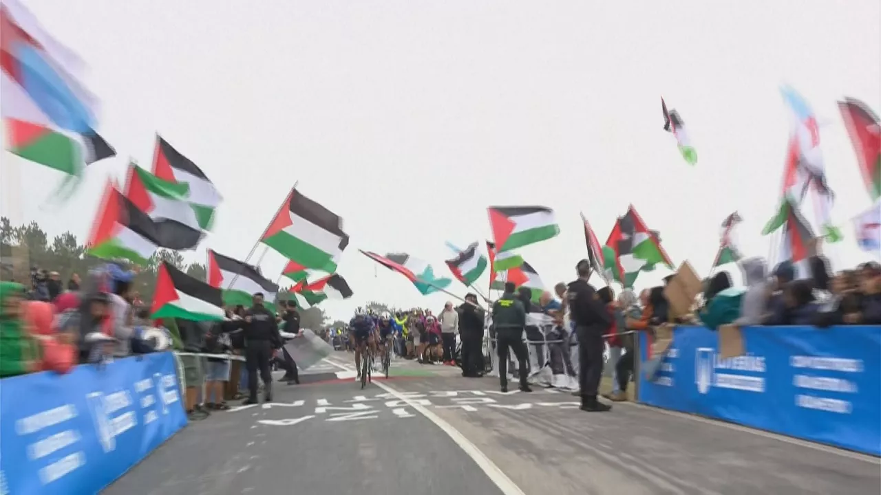 La Vuelta en Galicia etapa 16 protestas por Gaza