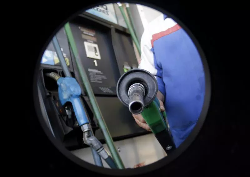 Gasolina prezioa ibilgailua kotxea. Argazkia: EFE