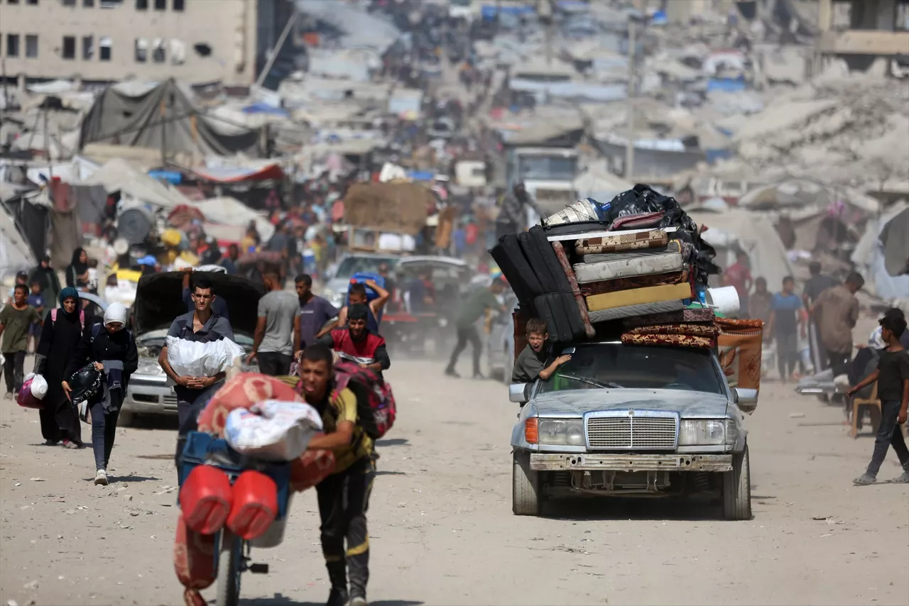 GAZA, Oct. 8, 2025  -- This photo taken on the Rashid road, the coastal road west of Gaza City, shows Palestinians from the northern Gaza Strip fleeing to the south amid the large-scale Israeli military operation in Gaza City, Sept. 18, 2025. As Hamas and Israel are meeting in Egypt over a potential ceasefire the world anxiously awaits, Gaza marked the grim second anniversary of the conflict on Tuesday.
   Over the past two years, what began as a cross-border attack by Hamas has, under the weight of political brinkmanship and superpower indulgence, snowballed into one of the world's deadliest conflicts in recent memory, adding yet another open wound to a region already scarred by conflicts and grievances.
   Despite the ongoing peace talks, analysts warn that as long as the core rights of the Palestinian people are sidelined, enduring peace in the Middle East will remain little more than a pipe dream.



Europa Press/Contacto/Rizek Abdeljawad

08/10/2025