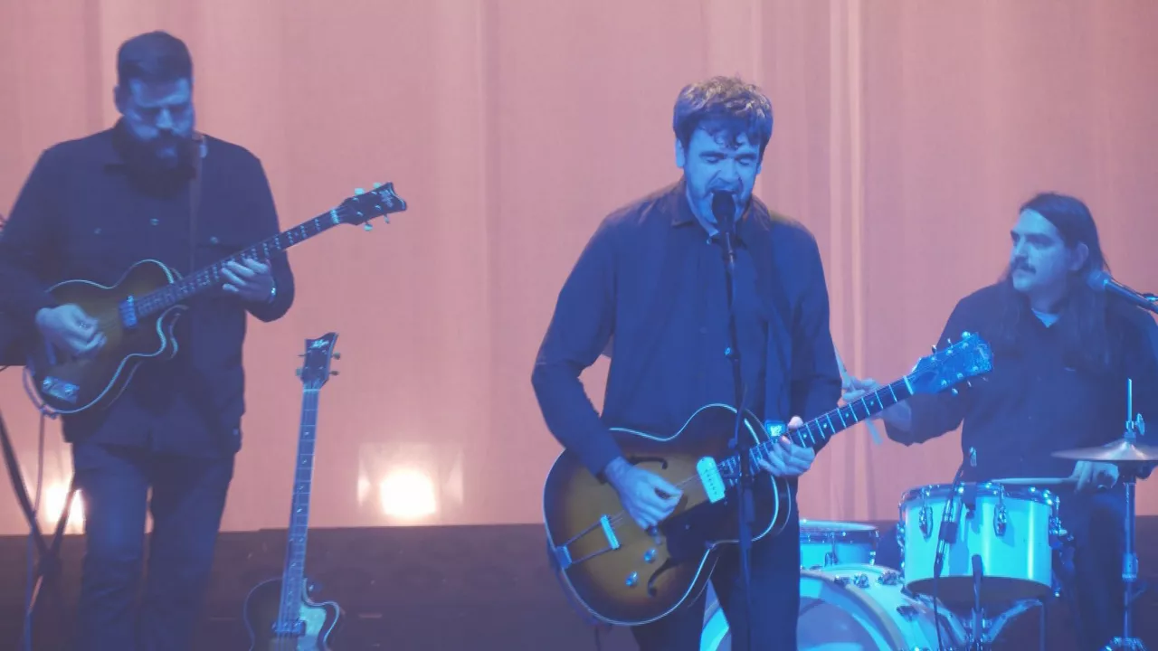 "Hasiera bat" diskoaren birako azken kontzertua eman du Gorka Urbizuk Victoria Eugenia Antzokian