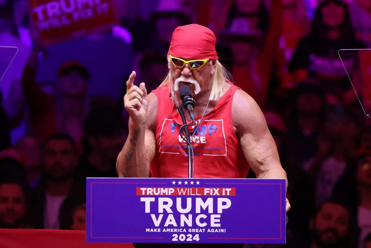 New York (United States), 24/07/2025.- (FILE) - Former professional wrestler Hulk Hogan addresses the crowd during a rally held for former US President and Republican presidential candidate Donald Trump, at Madison Square Garden in New York, New York, USA, 27 October 2024 (reissued 24 July 2025). Former professional wrestler Terry Gene Bollea, known with his stage name of Hulk Hogan, passed away, the WWE confirmed on 24 July 2025. He was 71. (Nueva York) EFE/EPA/SARAH YENESEL
