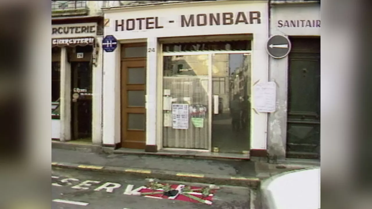 Hotel Monbar puerta el 26 de septiembre de 1985, un día después del atentado de los GAL donde murieron cuatro personas