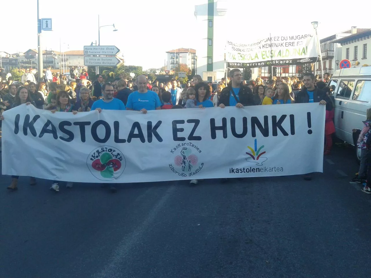 Kaskarotenea ikastolaren aldeko manifestazioa