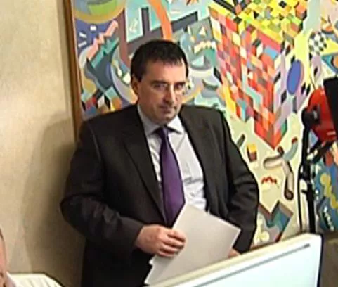 Jaurlaritzako iturrien arabera, Bernardok ez du dimisioa eman beharrik legez. Irudia: EiTB